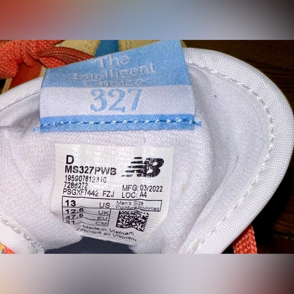 Shoes - Picture 2 of 7